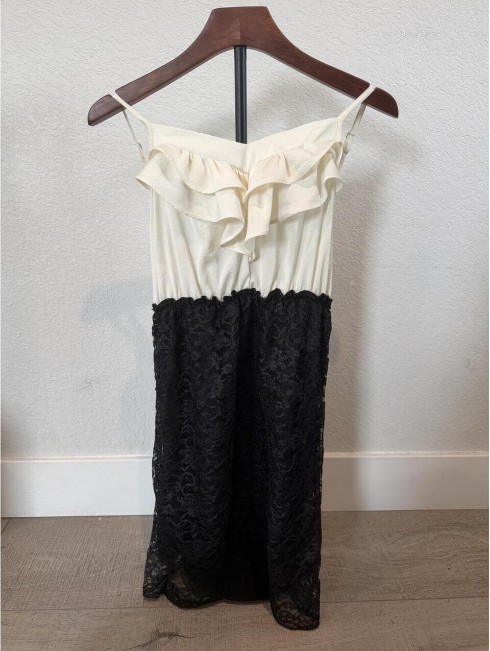 Xhilaration Women's Black and Cream Dress